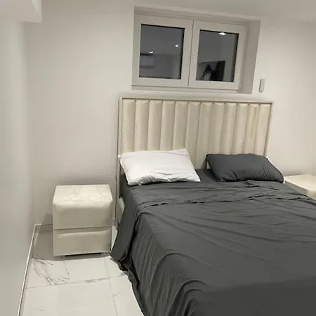 Villa For Travelers Looking For A *